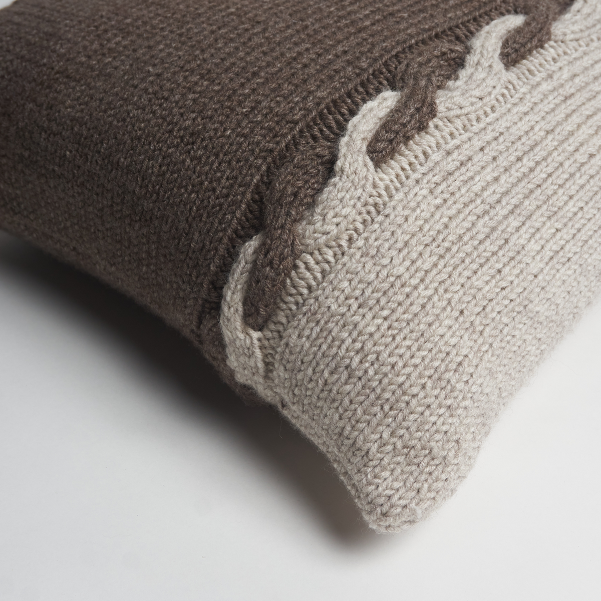 İki Renkli Örgü Kırlent Kılıfı 50x50 cm