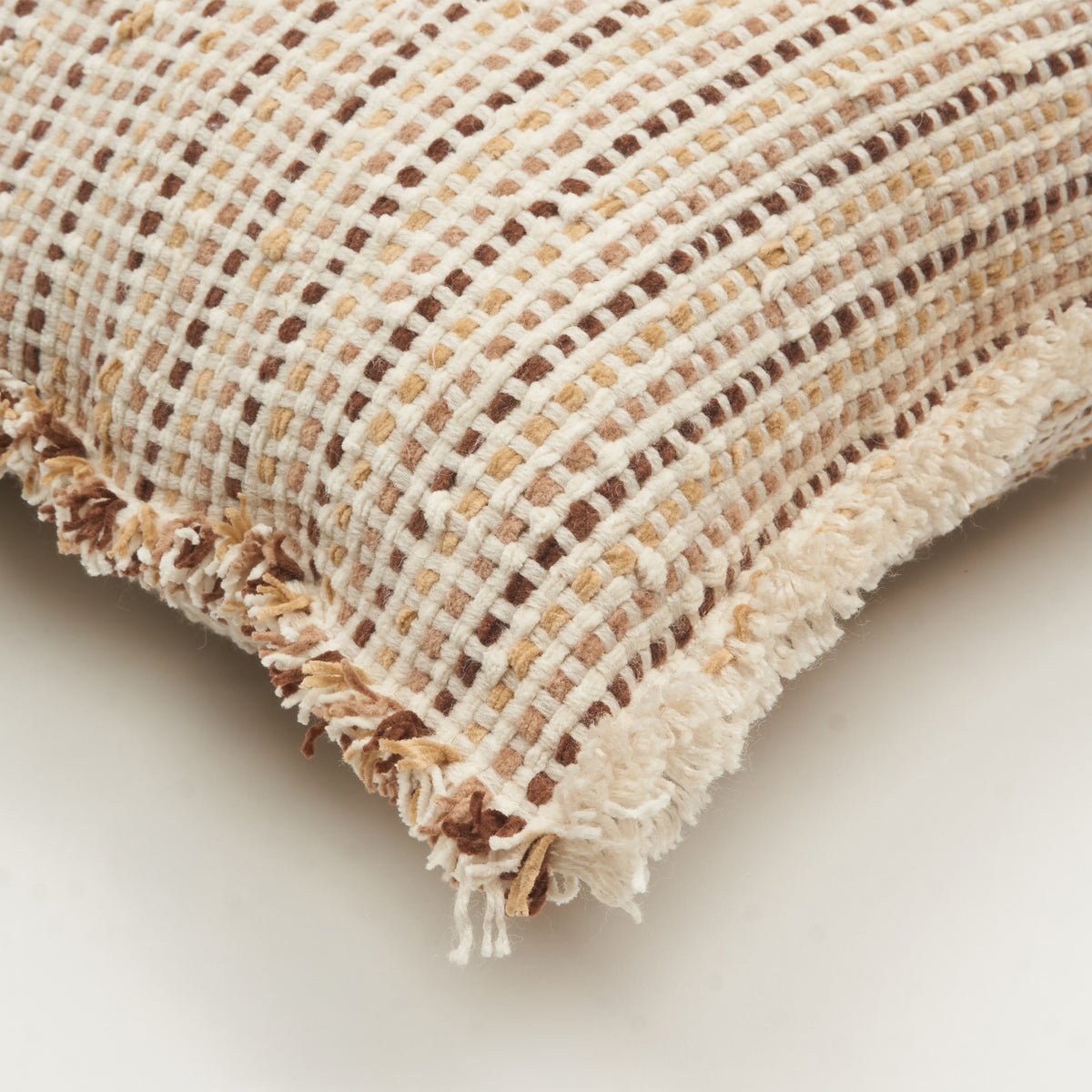 Toprak Tonlarında Kareli Özel Dokuma Kırlent Kılıfı 50 x 50 cm